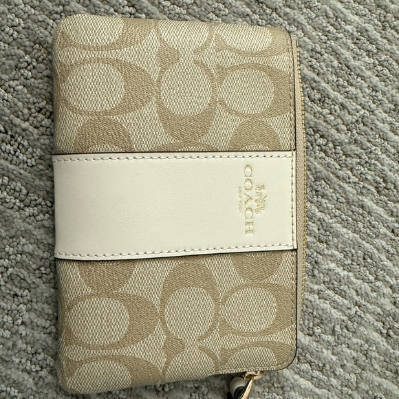 Coach Chalk Pebble Leather Tote with Signature Zip Wallet - Picture 14 of 14